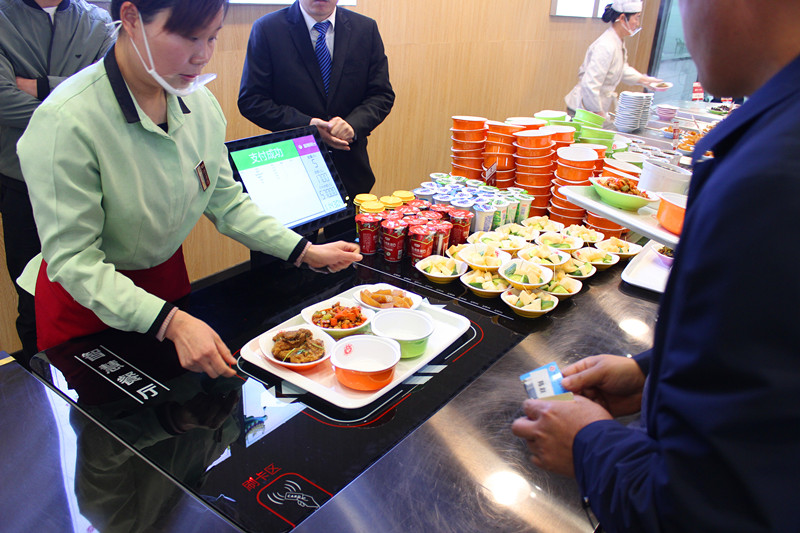 政府智慧餐廳運(yùn)營(yíng)現(xiàn)場(chǎng).jpg 政府智慧餐廳運(yùn)營(yíng)現(xiàn)場(chǎng).jpg